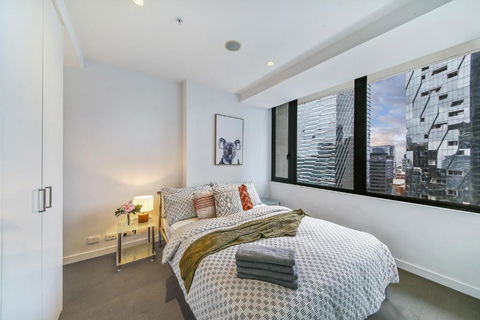 A Chic 2BR Home Near Southern Cross City Views - Tourism Brisbane 3