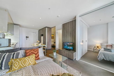 A Chic 2BR Home Near Southern Cross City Views - Tourism Brisbane 2