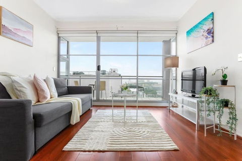 A Comfy & Spacious 2BR Apt Harbour View - Brisbane 4u 0