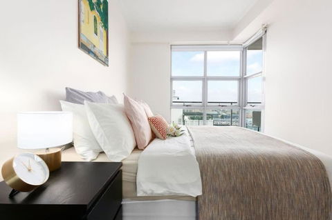 A Comfy & Spacious 2BR Apt Harbour View - Brisbane 4u 4