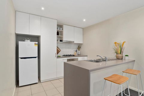A Comfy & Cozy 2BR Apt Near Flemington Races - Brisbane Tourism 4