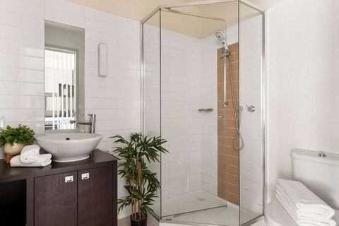 A Cozy & Modern Apt Near To Flemington Races - Brisbane Tourism 4