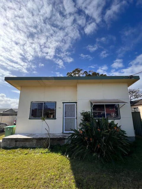 A Delightful Two-bedroom Cottage On Toowoon Bay. - Tourism Brisbane 1