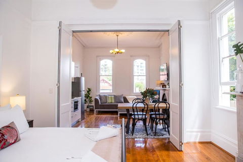 A Designer Apartment With Classic Heritage Details - Tourism Brisbane 1