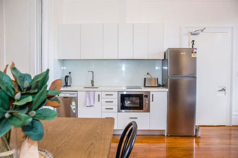 A Designer Apartment With Classic Heritage Details - Tourism Brisbane 4