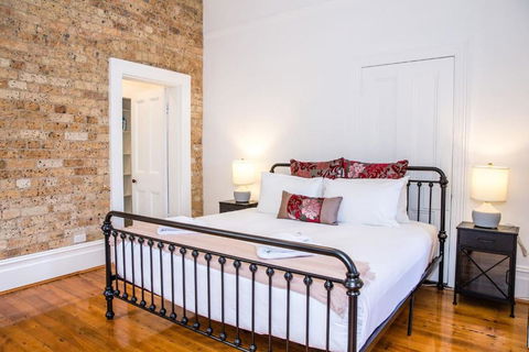A Designer Apartment With Classic Heritage Details - Tourism Brisbane 3
