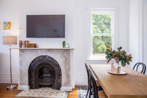 A Designer Apartment With Classic Heritage Details - Tourism Brisbane 2