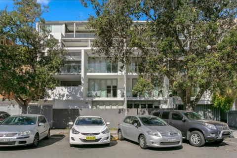 A Modern Two Bedroom Apartment! Quiet, Secure And 1 Minute Walk To Bondi Beach! - Tourism Brisbane 1