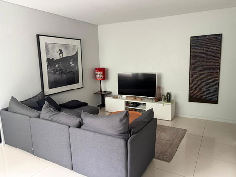 A Modern Two Bedroom Apartment! Quiet, Secure And 1 Minute Walk To Bondi Beach! - Tourism Brisbane 4