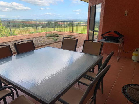 A Picturesque 3 Bedroom House With Splendid Views - Tourism Brisbane 1