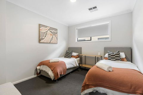 A Plus Location Views Games Balcony BBQ And Dining - Brisbane Tourism 4
