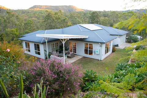 A Spacious Oasis - Brisbane Tourism 0