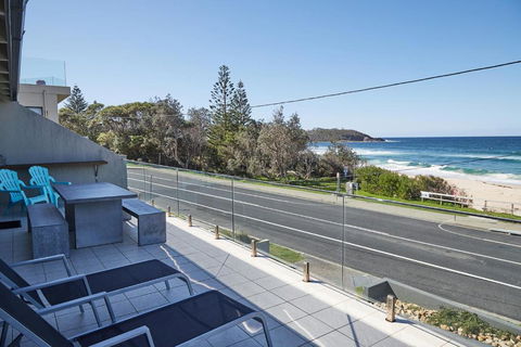 A Stones Throw At Mollymook Beach - Brisbane Tourism 0