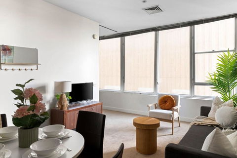 A Stylish & Central 2BR Apt Near Flinders Station - Brisbane Tourism 2