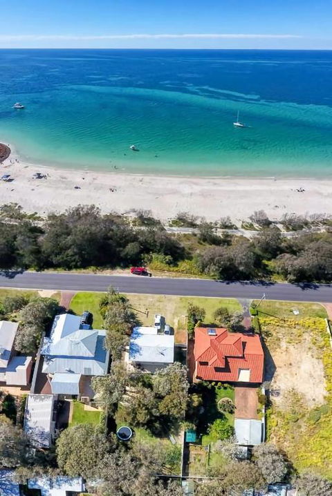 Abbey Beachviews With WiFi - Brisbane Tourism 1