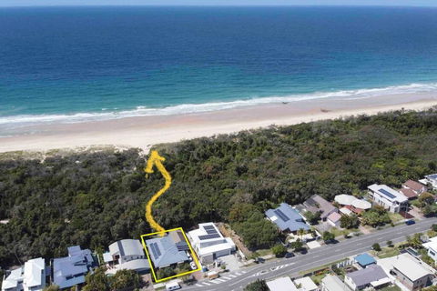 Absolute Beach Front Home -Dogs, Surf, Relax, Bush - Brisbane Tourism 0