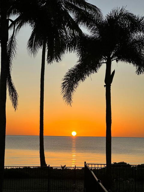 ABSOLUTE BEACHFRONT BLISS - NEWELL BEACH - 10 Metres To The Ocean - Brisbane Tourism 2