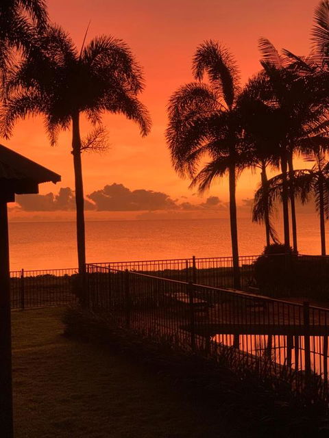 ABSOLUTE BEACHFRONT BLISS - NEWELL BEACH - 10 Metres To The Ocean - Brisbane Tourism 1