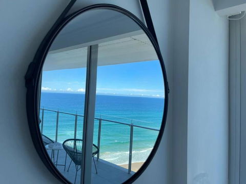 Absolute Beachfront Central Surfers Paradise - Brisbane Tourism 3