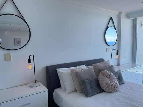 Absolute Beachfront Central Surfers Paradise - Brisbane Tourism 4