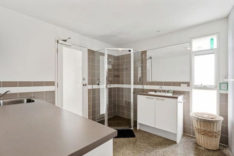 Absolute Luxury Beachfront - Middleton - BYO Linen - Tourism Brisbane 4