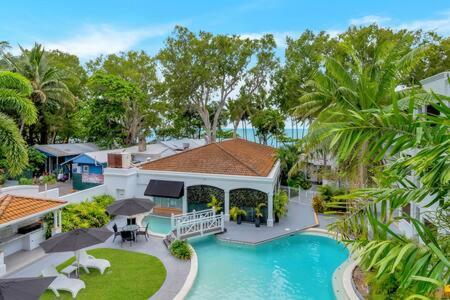 Absolute Superb Location Ocean Views Beachfront - Brisbane Tourism 0