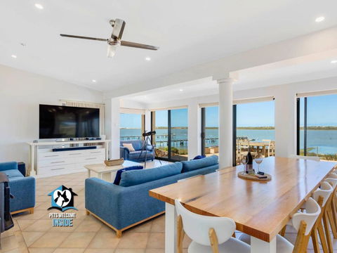 Absolute Water Frontage W/ Jetty + Boat Ramp - Tourism Brisbane 0