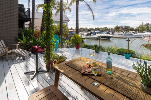 Absolute Waterfront Marina Views - Tourism Brisbane 4