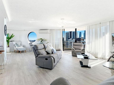 Acapulco 2 Bedroom Ocean View Surfers Paradise - CoastHM - Brisbane Tourism 1