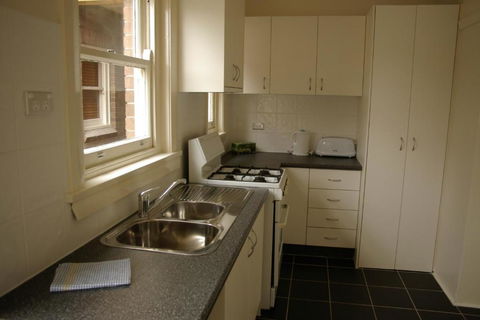 Accommodation Sydney Rockdale - 2 Bedroom Pet Friendly Budget Apartments With Balconies - Brisbane Tourism 1