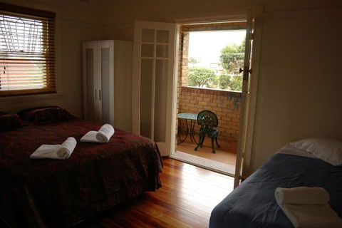Accommodation Sydney Rockdale - 2 Bedroom Pet Friendly Budget Apartments With Balconies - Brisbane Tourism 3