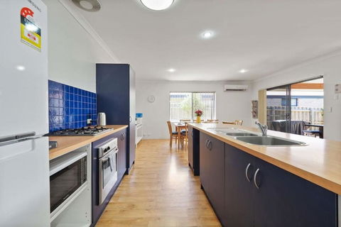 Across The Way, Golf And Beach Heaven - Tourism Brisbane 3