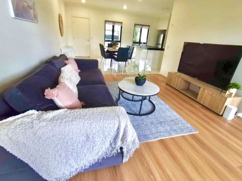 Adorable 3 Br Townhouse With Wifi & Parking - Tourism Brisbane 1