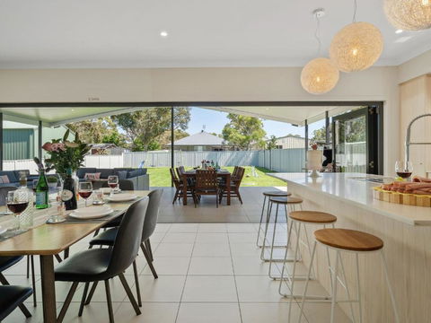 Adriatic Beach House - Brisbane Tourism 1
