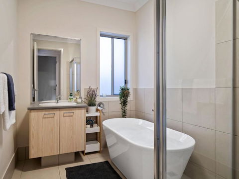 Adriatic Beach House - Brisbane Tourism 4