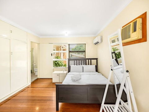 Affordable Studio Steps From UQ Shops And Transit - Brisbane Tourism 0