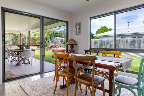 Agnes Retreat - 4 BR - 2 Min Walk To Beach - Tourism Brisbane 4
