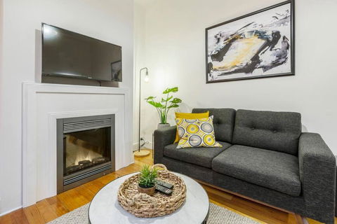 A Carlton Classic - Quaint Inner-City Getaway - Tourism Brisbane 3