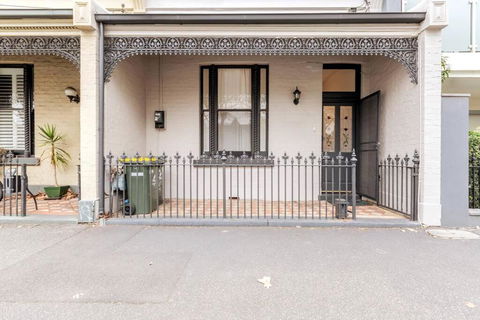 A Carlton Classic - Quaint Inner-City Getaway - Tourism Brisbane 4