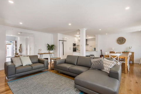 A Perfect Stay - Ocean Walk - Tourism Brisbane 1