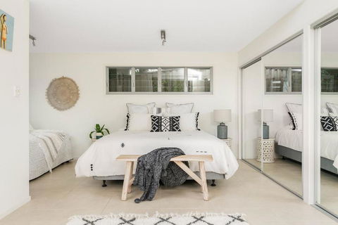 A Perfect Stay - The White Rabbit - Brisbane 4u 4