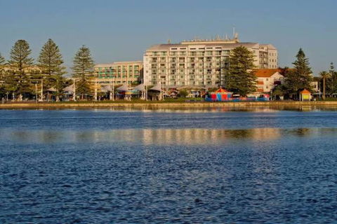 A-The Entrance Private Water Front 1 Bedroom Appartment At The Oaks - Brisbane Tourism 1