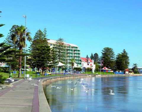 A-The Entrance Private Water Front 1 Bedroom Appartment At The Oaks - Brisbane Tourism 0
