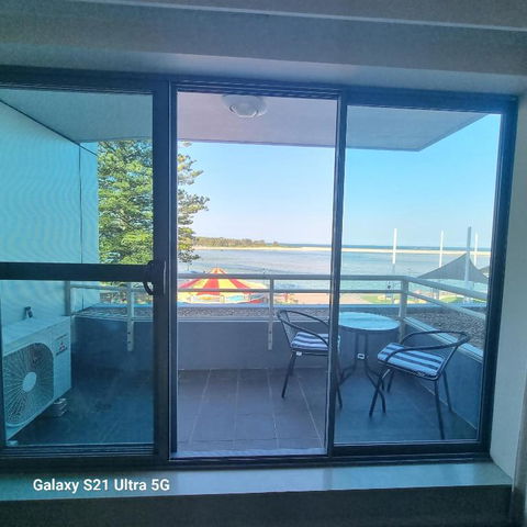 A-The Entrance Private Water Front 1 Bedroom Appartment At The Oaks - Brisbane Tourism 2