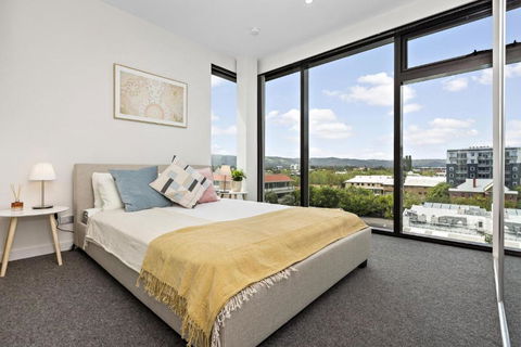 Ambrosia - East End Hillside Haven - Brisbane Tourism 0
