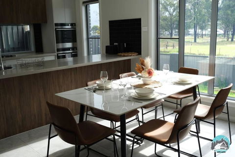 Aircabin - Denham Court - Modern - 4 Beds House - Brisbane Tourism 1