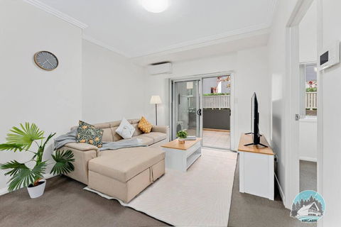 Aircabin - Wentworthville - 2 Beds Apt Free Park - Tourism Brisbane 0