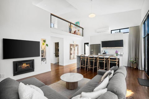 Aireys Inlet Getaway - Tourism Brisbane 0