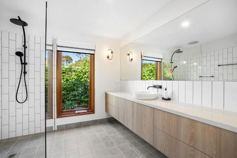 Aireys Inlet Getaway - Tourism Brisbane 4