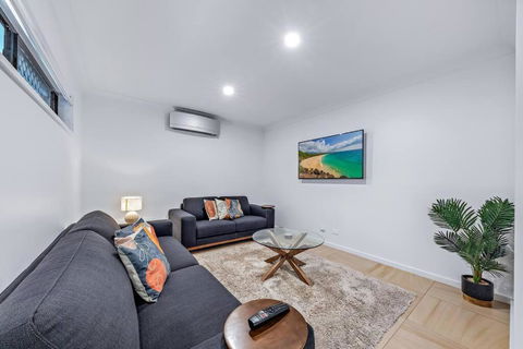 Airlie Beach Home - Brisbane Tourism 1